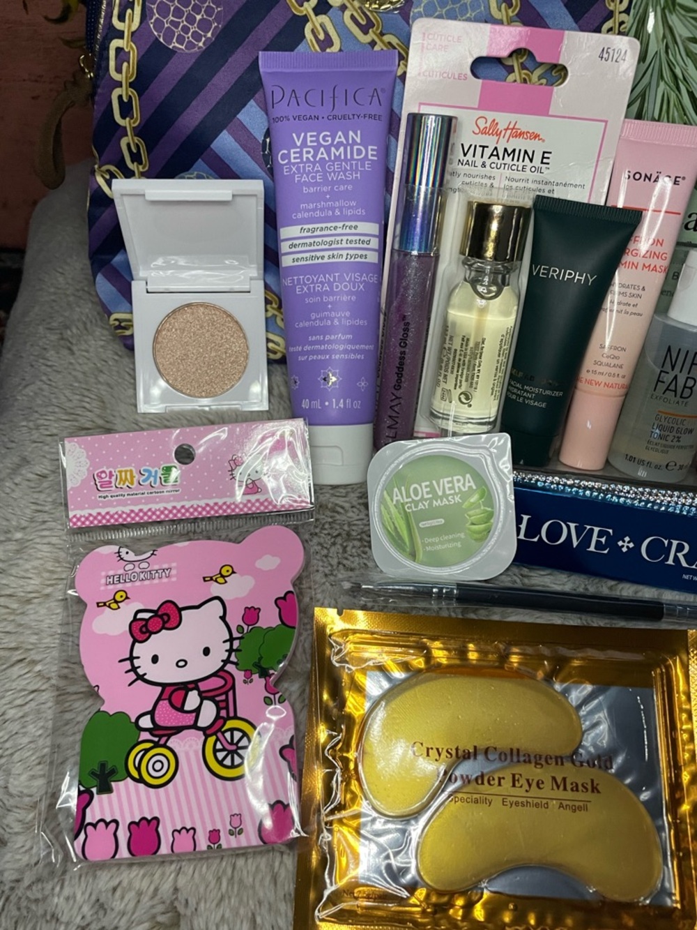 17-Piece Assorted Beauty Bundle - Picture 3 of 9